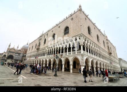 Venedig, Italien. 8 Nov, 2018. Palazzo Ducale (Dogenpalast) im Herzen der Stadt Venedig gesehen. Credit: Keith Mayhew/SOPA Images/ZUMA Draht/Alamy leben Nachrichten Stockfoto