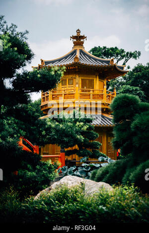 China, Hongkong, Diamond Hill, Nan Lian Garden, goldenen Pavillon der Absolute Perfektion Stockfoto