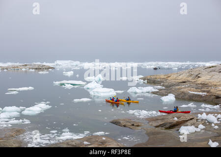 Kajak in Ilulissat Icefjord, Grönland Stockfoto