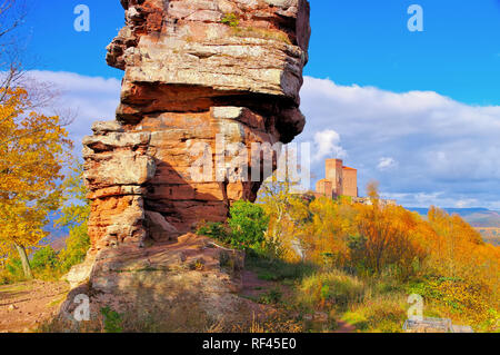 Burg Trifels in der Pfalz Wald im Herbst, Deutschland Stockfoto