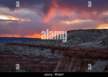 Golden Sunset über Der Rimrocks Bereich des Grand Staircase-Escalante National Monument, Utah Stockfoto