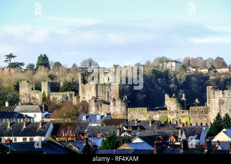 Chepstow Castle. Chepstow, einer kleinen Stadt in Monmouthshire, Wales; es liegt an der Grenze zu England und kann vom Entfernen der Abgabe auf die Seve profitieren Stockfoto