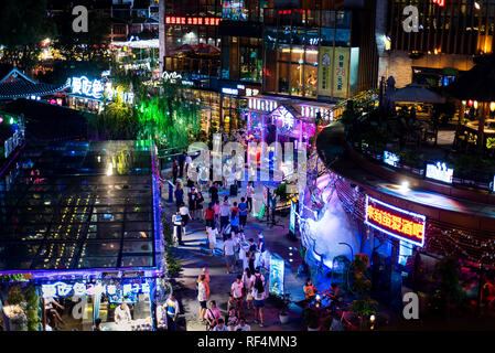 Yangshuo, China - 27. Juli 2018: Voll Nacht in der beliebten Stadt in der Nähe von Yangshuo Guilin Guangxi Provinz von China Stockfoto