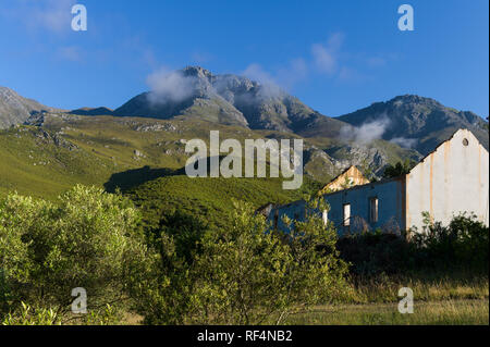 Die Arangieskop Trail in der Nähe von Robertson, Western Cape ist eine robuste 2-Tages Trail, Wanderer führt durch den Langebergen in Südafrika Stockfoto