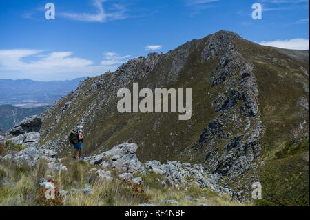 Die Arangieskop Trail in der Nähe von Robertson, Western Cape ist eine robuste 2-Tages Trail, Wanderer führt durch den Langebergen in Südafrika Stockfoto