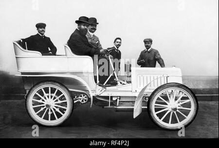 Baron Alberto Franchetti, bekannter Musiker in seinem Fiat Auto 1900 Stockfoto