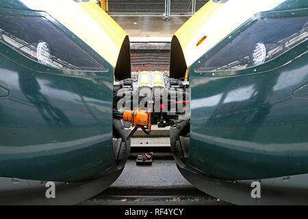 Great Western Railway GWR Klasse 800 closeup von Waggons Kopplung in Swansea in Wales UK November 2018 KATHY DEWITT Stockfoto