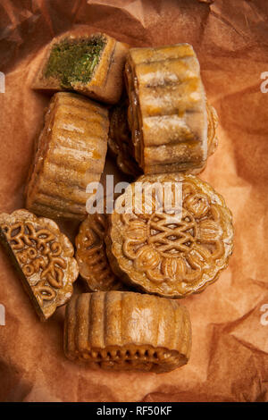 Nahaufnahme der köstliche gebackene Traditionelle Chinesische mooncakes Stockfoto