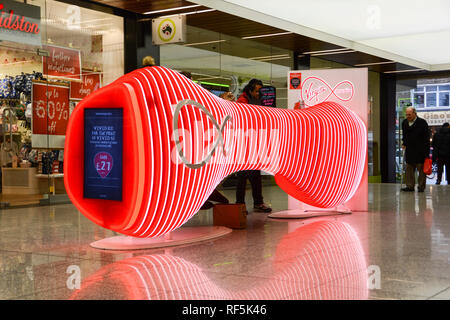 Virgin Media Sales Desk in Ealing Broadway Shopping Centre, London, UK Stockfoto