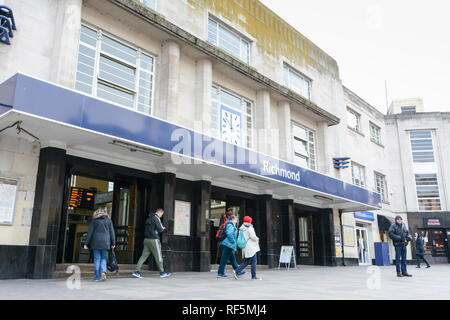 Die Außenfassade des Richmond Station, der Quadrant, Richmond, London, TW9, UK Stockfoto