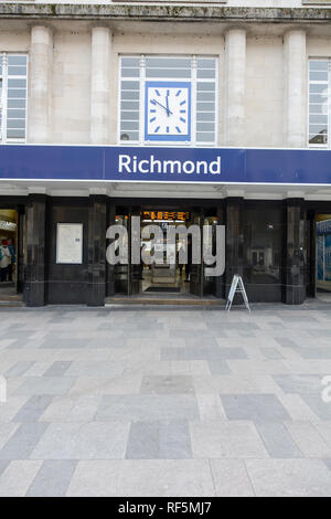 Die Außenfassade des Richmond Station, der Quadrant, Richmond, London, TW9, UK Stockfoto