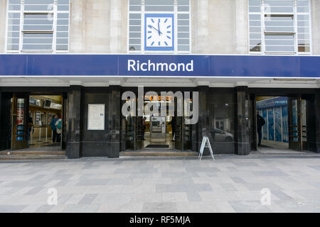 Die Außenfassade des Richmond Station, der Quadrant, Richmond, London, TW9, UK Stockfoto