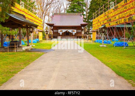 Hirosaki, Japan - 23 April 2018: Aomoriagatamamorukuni Heiligtum in Hirosaki Park, einer der schönsten sakura Punkt in der Region Tohoku und Japan Stockfoto