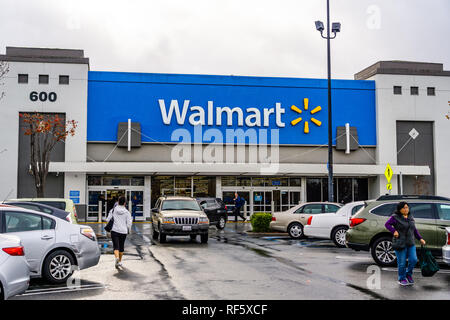 Januar 9, 2019 Mountain View/CA/USA - Walmart Stores Eingang, South San Francisco Bay Area. Stockfoto