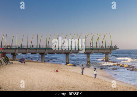 Umhlanga Rocks, Südafrika, 30. August 2016: Whalebone Pier. Stockfoto