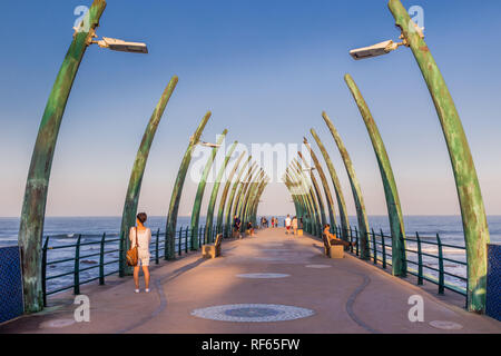 Umhlanga Rocks, Südafrika, 30. August 2016: Whalebone Pier. Stockfoto