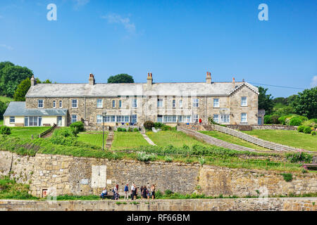 11. Juni 2018: Charlestown, Cornwall, UK-Reihe von terrassenförmig angelegten Häuser und Gärten in dieser unberührten georgischen Hafen. Stockfoto