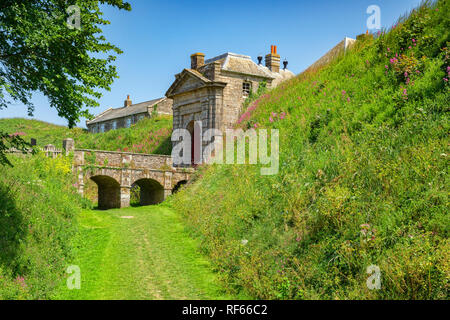 Das Torhaus und Graben, das Pendennis Castle, Cornwall, Großbritannien Stockfoto