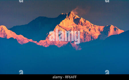 Die Berge des Himalaya Kanchenjunga, der dritthöchste Berg der Welt. Stockfoto