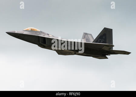 Die Lockheed Martin F-22 Raptor ist eine fünfte - Generation, Einzel-, Doppel - Motor, all-Wetter stealth taktische Kampfflugzeuge entwickelt für die USAF. Stockfoto