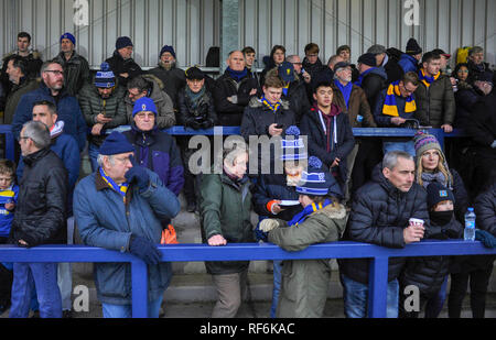 Wimbledon Fans vor der Liga eine Übereinstimmung zwischen den AFC Wimbledon und Barnsley im Cherry Red Records Stadion. 19 Januar 2019 nur für den redaktionellen Gebrauch bestimmt. Kein Merchandising. Für Fußball Bilder FA und Premier League Einschränkungen Inc. kein Internet/Mobile Nutzung ohne fapl Lizenz - für Details Kontakt Fußball Dataco Stockfoto