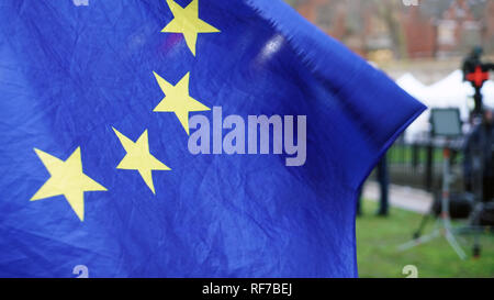 Eine Nahaufnahme Foto der Fahne der Europäischen Union. Es aufgezeichnet wurde im Wind an einem breezy Tag. Stockfoto
