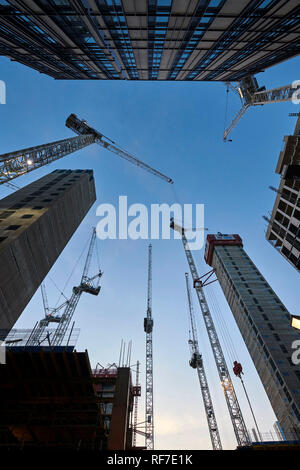 Baukräne, Circle Square Manchester, North West England, Großbritannien Stockfoto