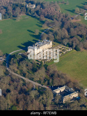 Eine Luftaufnahme von Harewood House, zwischen Harrogate und Leeds, West Yorkshire, Nordengland, Großbritannien Stockfoto