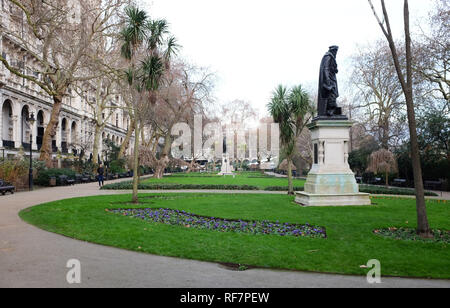 William Tyndale Statue in Whitehall Gardens in London, Großbritannien Stockfoto