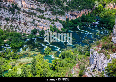 Die kroatische Nationalpark Krka besteht aus einer 45 Kilometer langen Fluss Segment der Krka zwischen Knin und Skradin.", "Der kroatische Nationalpark Krka. Stockfoto