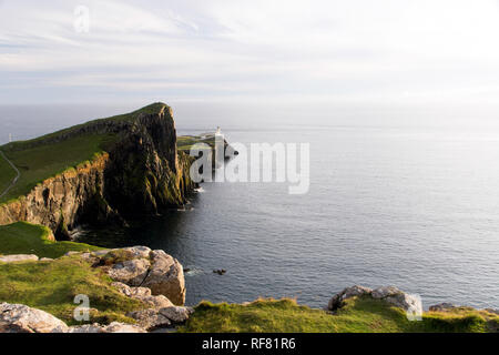 Neist Point ist eine kleine Halbinsel auf der schottischen Insel Skye und markiert den westlichsten Punkt der Insel mit ihrem Leuchtturm., Neist Point ist eine Stockfoto