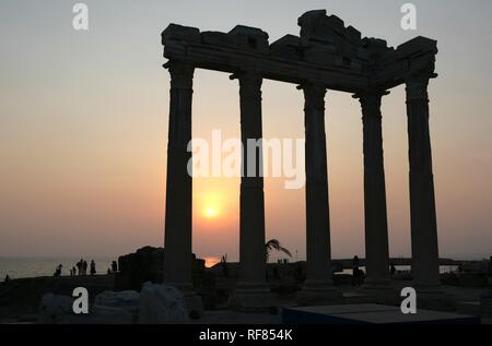 TUR Türkei Side Türkische Riviera Küste. Ruinen der Apollon Tempel Stockfoto