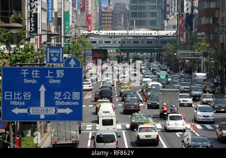 JPN, Japan, Tokio: Harumi Dori Straße, Ginza, eleganten Shopping- und Unterhaltungsmöglichkeiten Bezirk Stockfoto