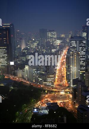 Blick vom Tokyo Tower, Daimon und Shiba Bezirk bei Nacht, Tokio, Japan, Asien Stockfoto