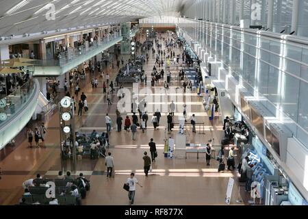 Haneda Airport. Terminal 2 Abflug- und Check-in-Halle, Tokio, Japan, Asien Stockfoto