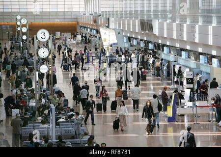 Haneda Airport. Terminal 2 Abflug- und Check-in-Halle, Tokio, Japan, Asien Stockfoto