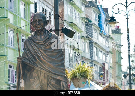 Die Statue von Mahatma Gandhi in MG Rn in der Nähe von Mall Road, Gangtok, Sikkim, Indien eine der am meisten in der Stadt für Sehenswürdigkeiten besucht. Stockfoto