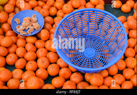 Mandarinen auf den Markt Stockfoto