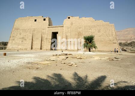 Medinet Habu, Totentempel von Ramses III., West Theben, Luxor, Ägypten, Afrika Stockfoto