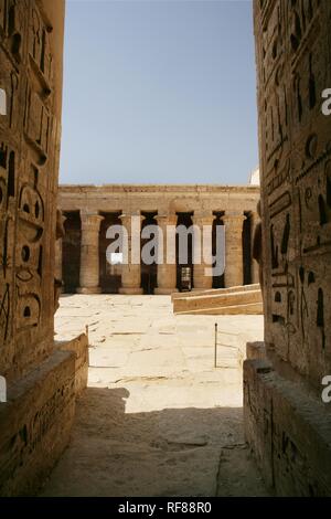 Medinet Habu, Totentempel von Ramses III., West Theben, Luxor, Ägypten, Afrika Stockfoto