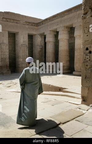 Guard, Medinet Habu, Totentempel von Ramses III., West Theben, Luxor, Ägypten, Afrika Stockfoto