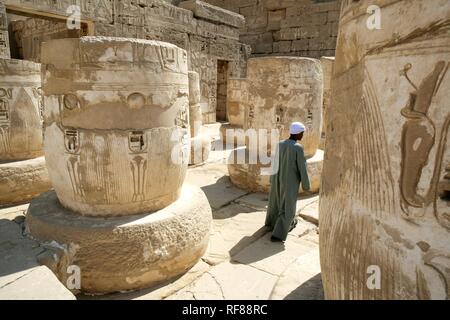 Guard, Medinet Habu, Totentempel von Ramses III., West Theben, Luxor, Ägypten, Afrika Stockfoto