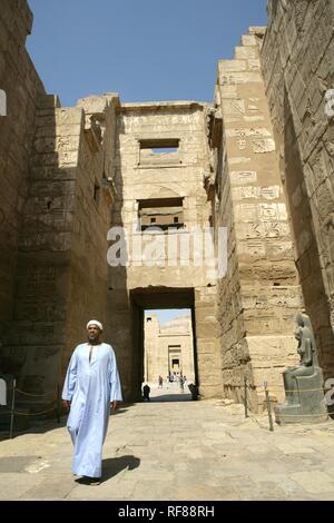 Guard, Medinet Habu, Totentempel von Ramses III., West Theben, Luxor, Ägypten, Afrika Stockfoto