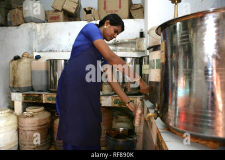 Arzneimittel produziert im hauseigenen Soma Herbals Fabrik, Somatheeram Ayurveda Resort, traditionelle ayurvedische Medizin Spa Resort Stockfoto