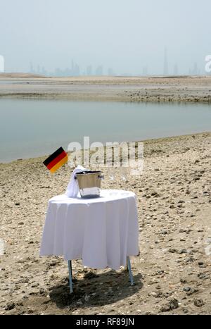 "Deutschland Insel, "eine der künstlichen Inseln auf einer künstlichen Welt Karte vor der Küste von Dubai; jeder ist zur Veräußerung verfügbar in Stockfoto