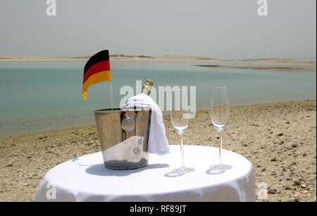 "Deutschland Insel, "eine der künstlichen Inseln auf einer künstlichen Welt Karte vor der Küste von Dubai; jeder ist zur Veräußerung verfügbar in Stockfoto