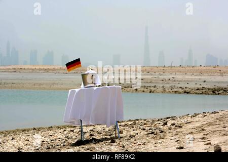 "Deutschland Insel, "eine der künstlichen Inseln auf einer künstlichen Welt Karte vor der Küste von Dubai; jeder ist zur Veräußerung verfügbar in Stockfoto