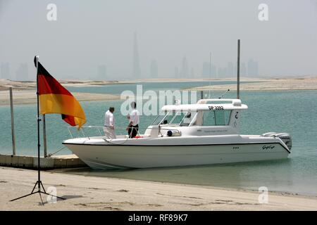 "Deutschland Insel, "eine der künstlichen Inseln auf einer künstlichen Welt Karte vor der Küste von Dubai; jeder ist zur Veräußerung verfügbar in Stockfoto