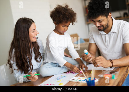 Bild der glücklichen Familie haben wundervolle Zeit zusammen Stockfoto