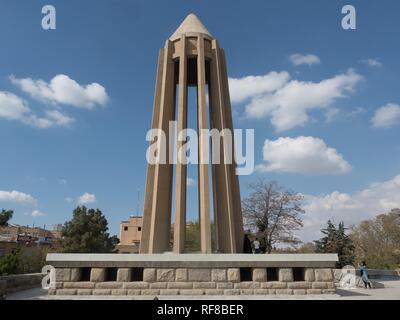 Das Mausoleum des berühmten persischen Arztes Abu Ali al-Husain ibn Abdallah ibn Sina, Abu Ali Sina, Ibn Sina, Avicenna, Hamadan Stockfoto